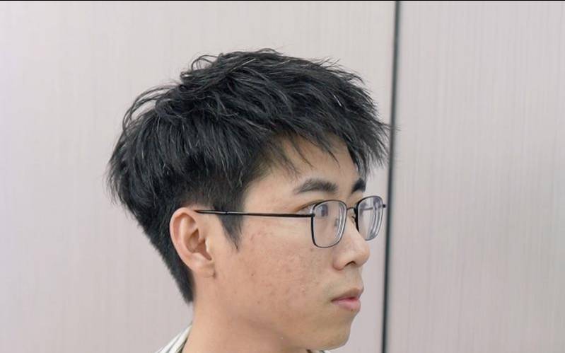 梦见鬓发变白（梦见自己鬓角头发白了）
