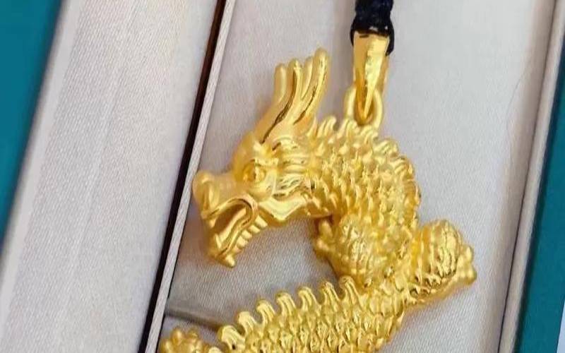 属龙之人和什么属相最相配,属龙的佩戴什么首饰好