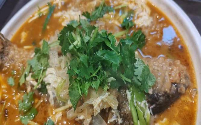 本命年梦见吃鸡肉什么预兆,梦到自己吃鸡肉是什么意思