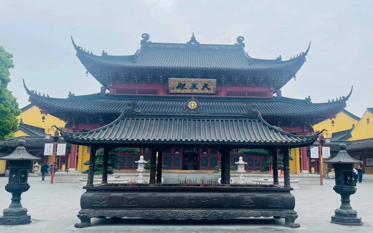 工厂旁边有寺庙风水破解,工厂在寺庙旁好不好