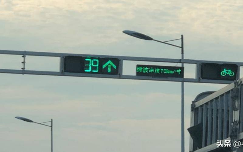 一路绿灯是成语吗,大门有路绿灯行是什么生肖