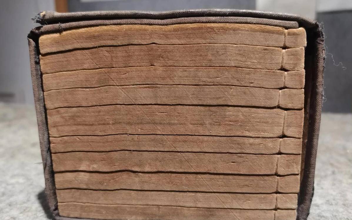 梦见四库全书,梦见书本成堆各类书籍