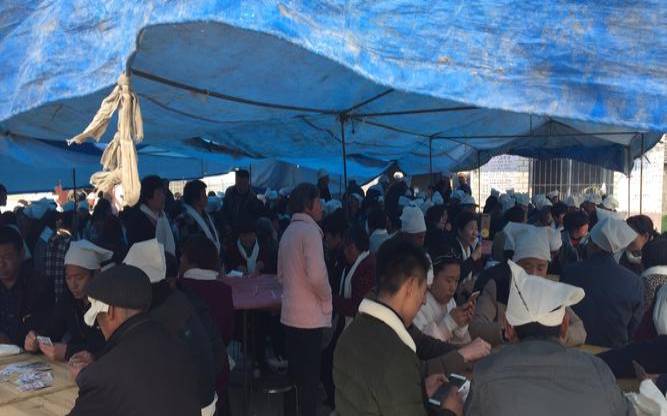 梦到出殡的场面和棺材孕妇（梦见棺材和办丧事的场面）