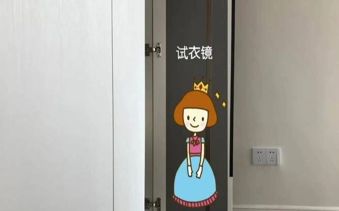 穿衣镜放在客厅电视墙好吗（全身镜放在客厅哪最旺风水）