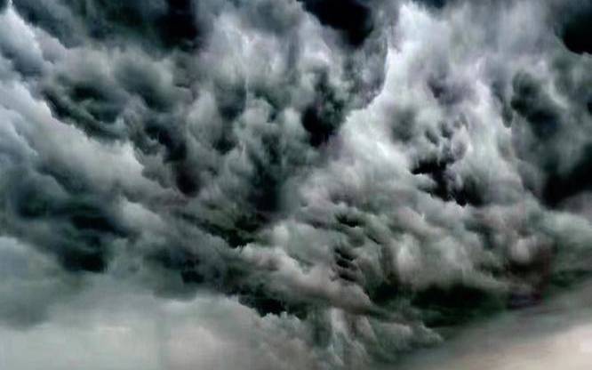 女人梦到刮狂风（男人梦见刮狂风暴雨）