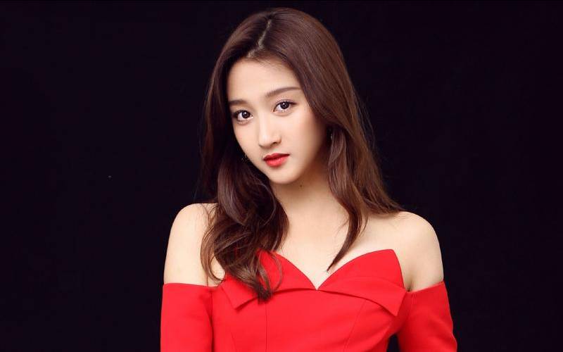 关晓彤婚姻不顺生辰八字看运势