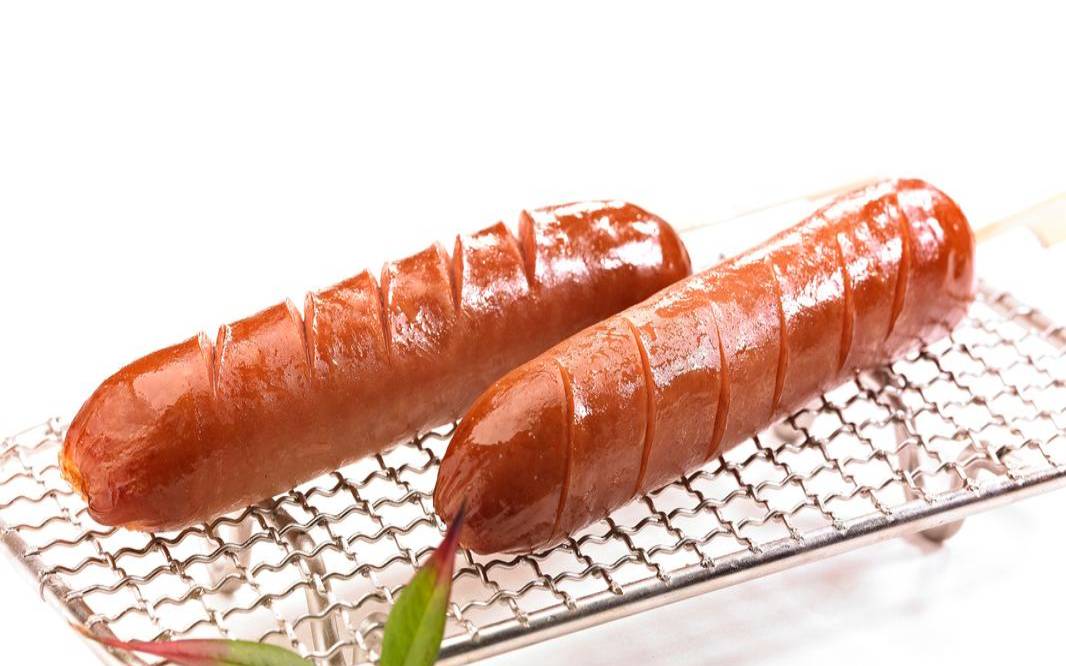 梦见吃火腿肠什么预兆（梦见一只大火腿）