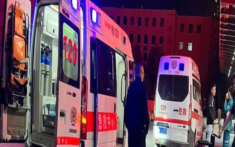 梦见120救护车来我家（做梦梦见120救护车）