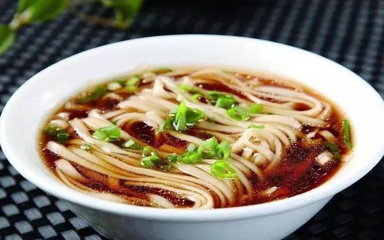 梦见吃面条好不好（男人梦见吃面条是吉兆吗）