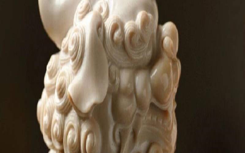 属鼠适合佩戴什么饰品辟邪（属鼠戴什么吉祥物护身）