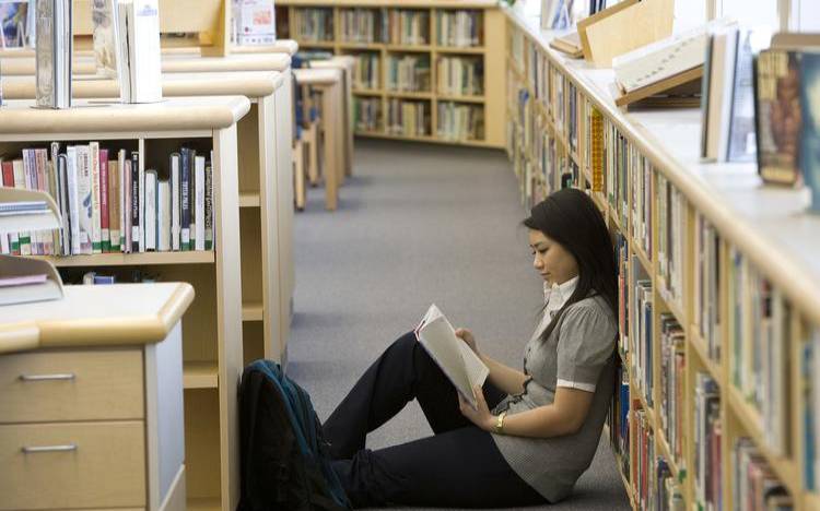 做梦梦见读书是什么意思（梦见自己去读书）