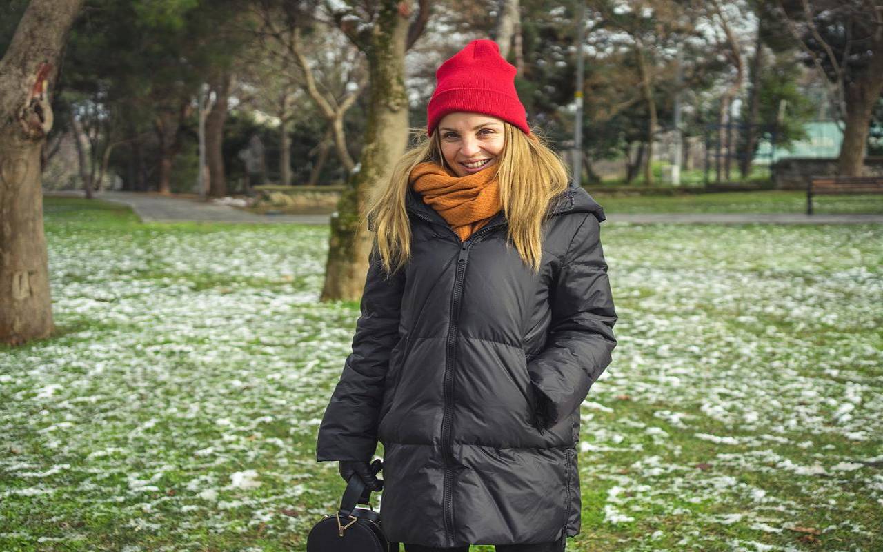 梦见穿红衣服是什么预兆（女人梦到自己穿白衣服）