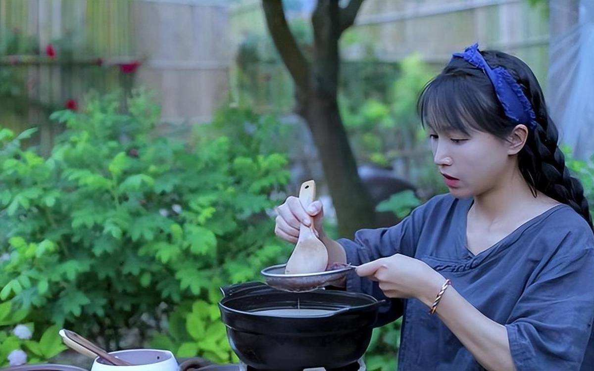 李子柒凭什么火（李子柒的面相和八字）