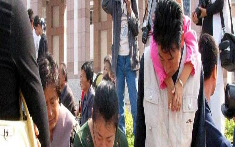 梦见抱女婴把尿（梦到抱着女婴撒尿财运）