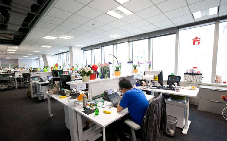 办公室不能坐的方位（坐在电脑前有辐射吗）