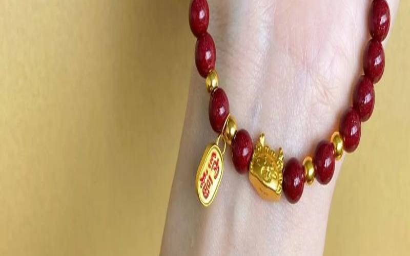 女士戴朱砂手串的好处（朱砂手串女生戴哪只手）