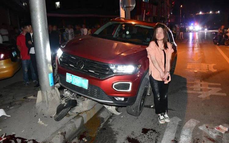 女人梦见车祸死人现场很惨（梦到车祸现场死人了）