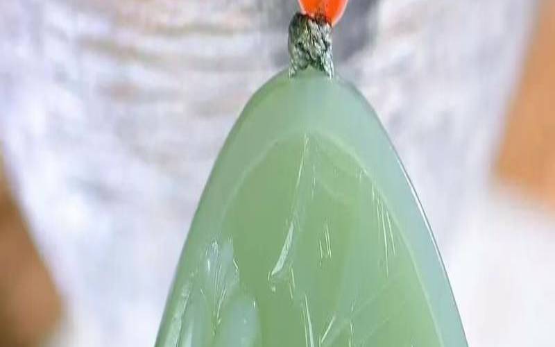 梦见碧玉玉坠（梦见碧玉玉坠断了）