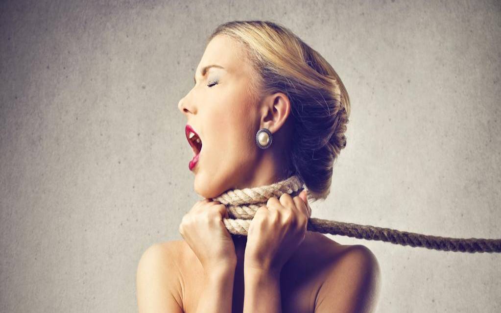 梦到被勒脖子有窒息感（梦到被勒住脖子）