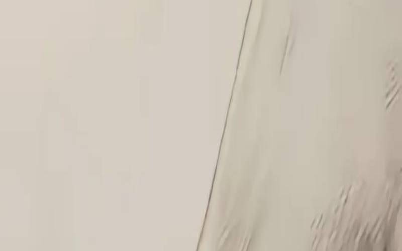 梦见被父亲打了一巴掌（梦见亲人打自己哭醒）