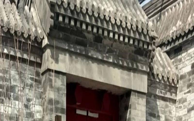 院子大门风水的讲究有哪些（一个院子两个门的风水）