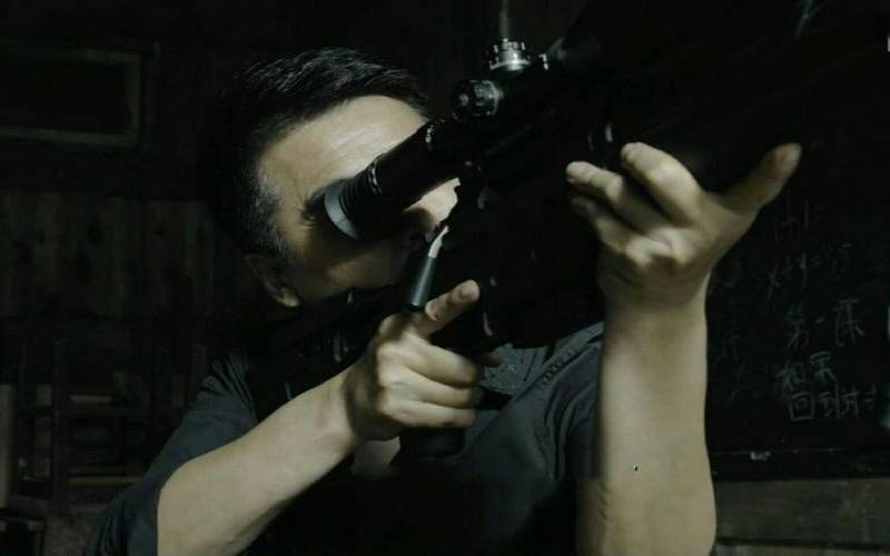 梦见别人拿枪打死人（梦见目睹别人开枪打死人）