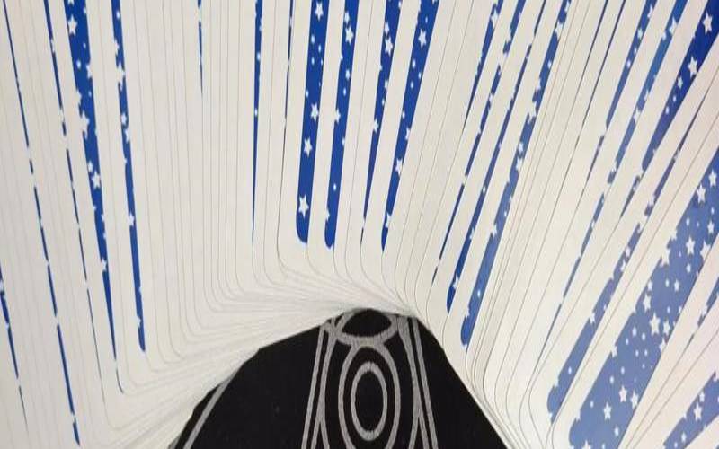 塔罗占卜最近一个月（塔罗牌一天能占卜几次）