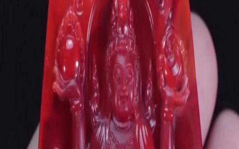 属鼠戴什么首饰运气好女（属鼠的人佩戴什么饰品最好）