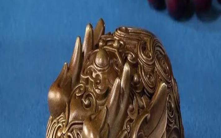 客厅摆什么东西能招财辟邪（客厅电视柜摆什么东西最好）