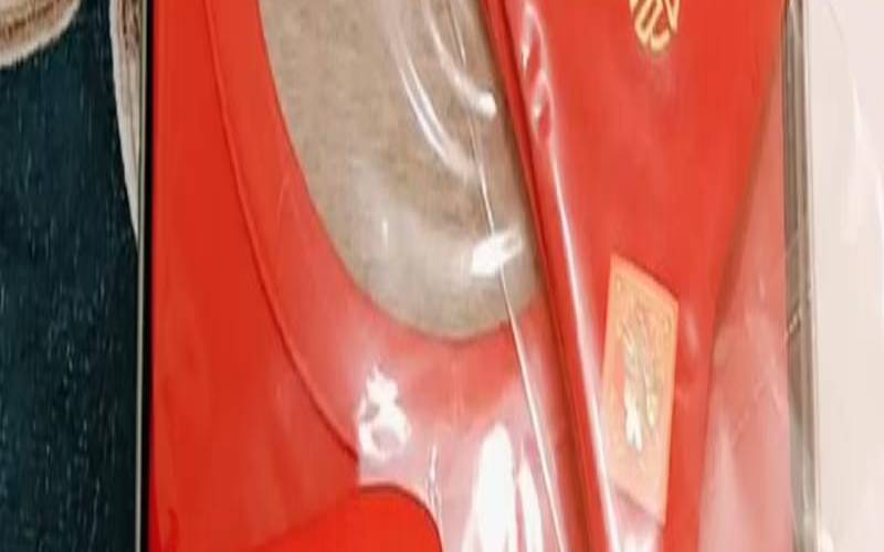 本命年买个红色的包能行吗（本命年谁给买红衣服）