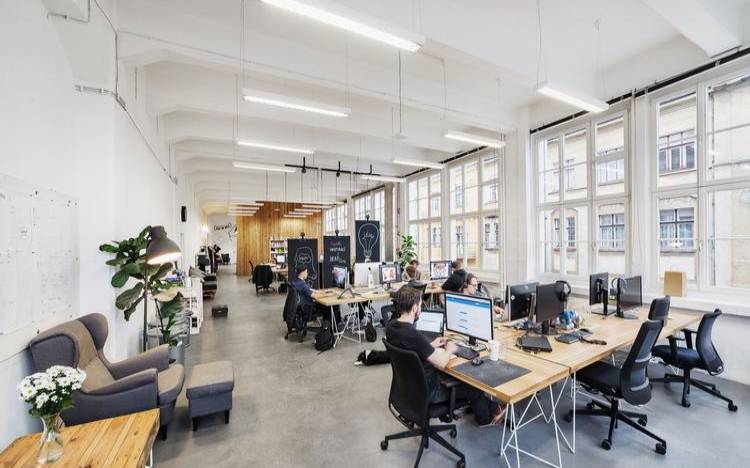 办公室正方形如何布局（长方形小办公室如何布置）