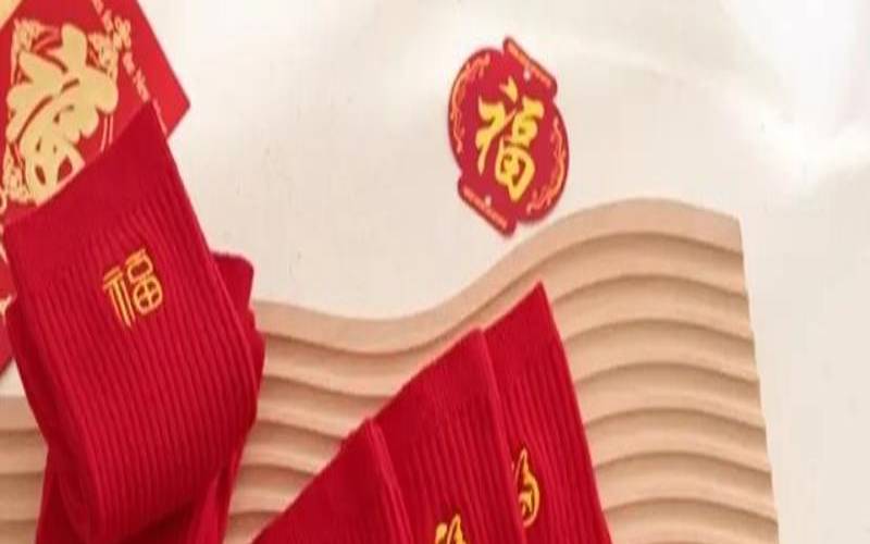 本命年红袜子可以提前穿吗（本命年袜子买几双）
