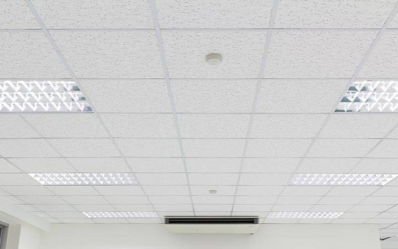办公室天花板漏水风水化解（办公室吊顶材料有哪些）