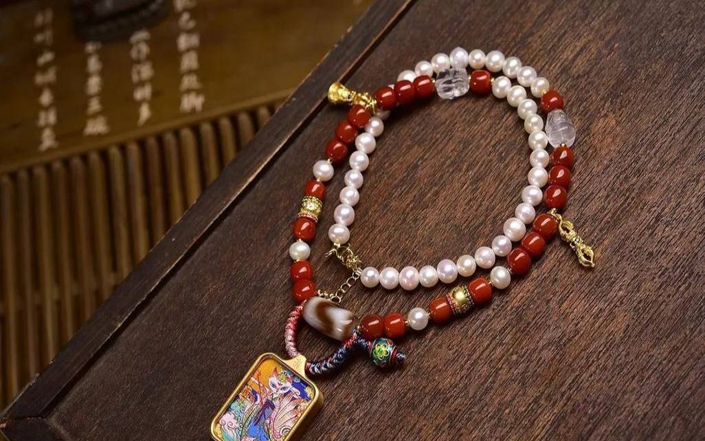 男人招桃花需要佩戴什么（男人身上带什么招桃花）