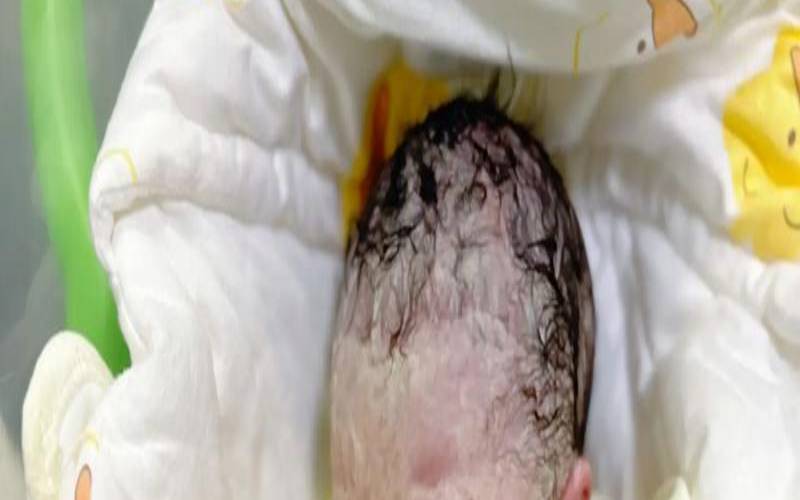 梦到女人生孩子难产（梦见亲眼目睹女人生孩子）