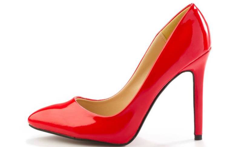 女人梦见有人送鞋子给自己（别人送旧鞋子给我好不好）