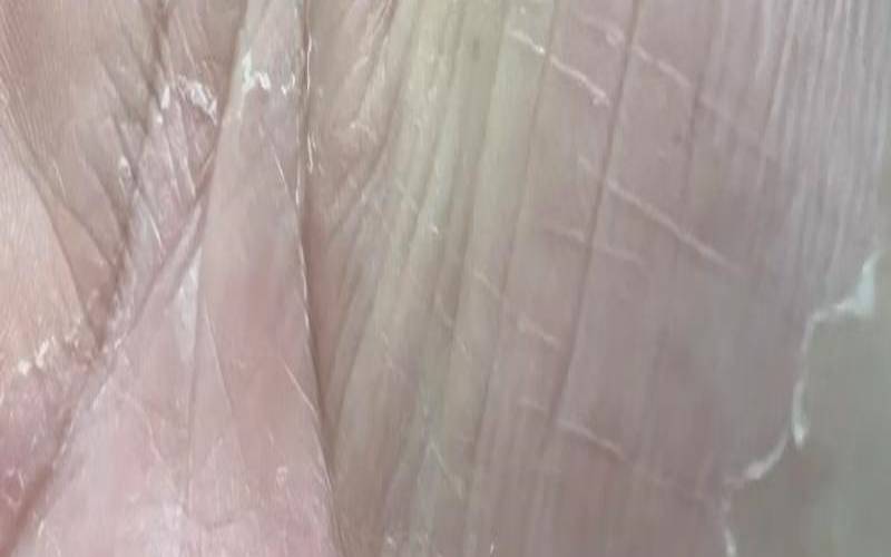 右手心痒痒是什么预兆迷信（女生右手心痒预示什么）