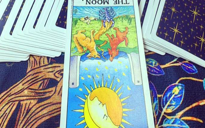 塔罗牌月亮正位图片（塔罗牌月亮逆位爱情）