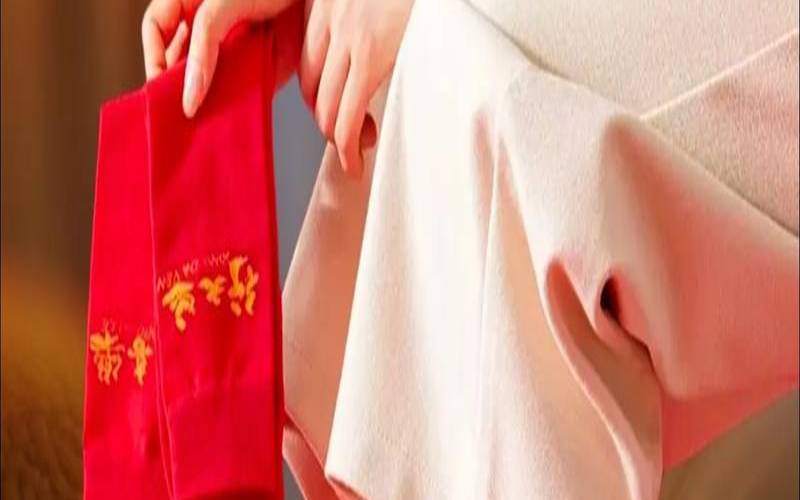 本命年要穿多久红袜子（本命年要一直穿红袜子吗）