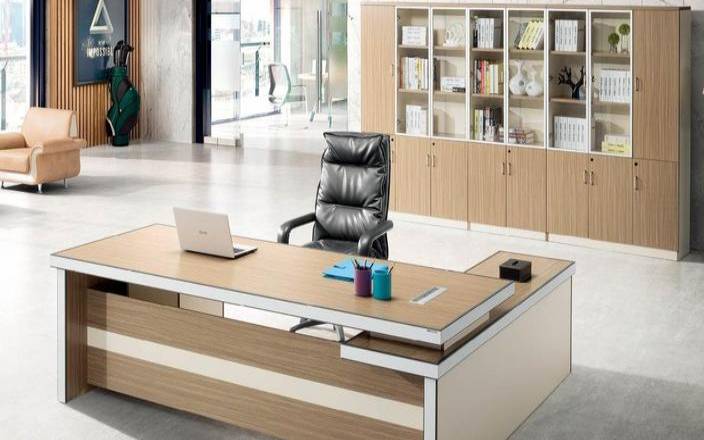 办公桌上摆什么能防小人（办公桌对面摆放什么好）