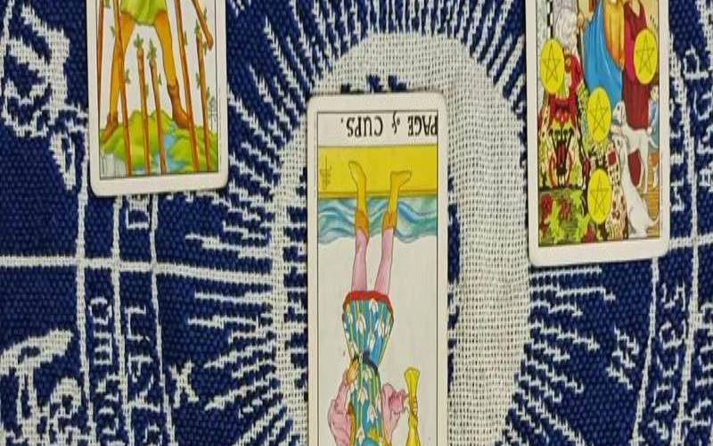 塔罗牌年运牌阵全年占卜法（塔罗牌免费抽牌）