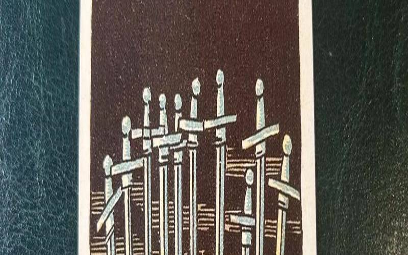 塔罗牌宝剑ix（宝剑十正位对方态度）