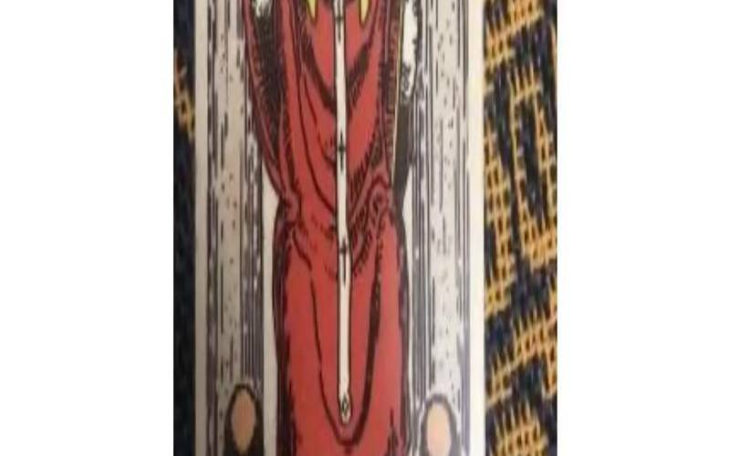 塔罗牌事业教皇正位（世界牌逆位事业）