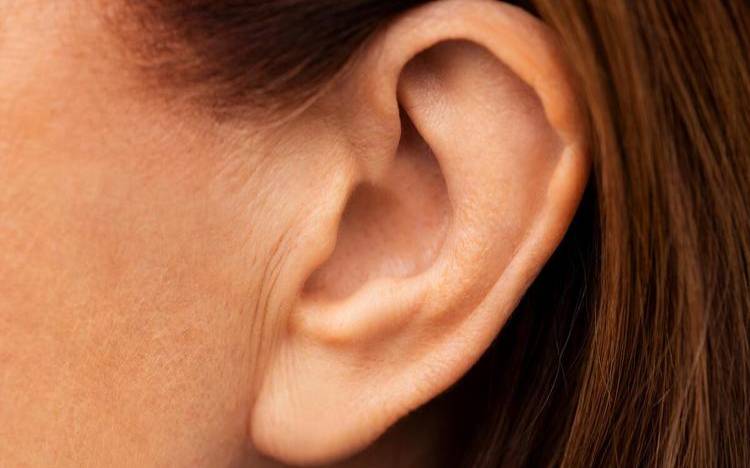 耳朵热测吉凶第一星座网（11点一12点耳热）