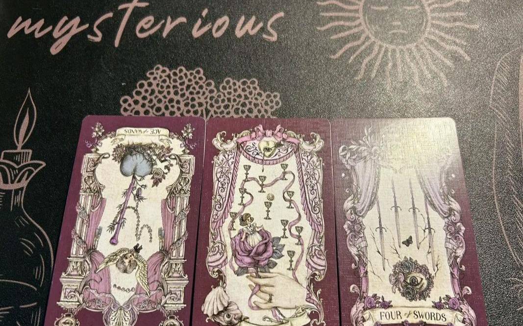 塔罗牌在线抽牌网站（塔罗牌抽卡器）