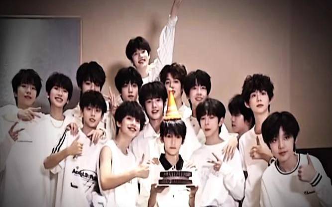 刘耀文在tf家族有几个哥哥（TF家族四代全员生日）