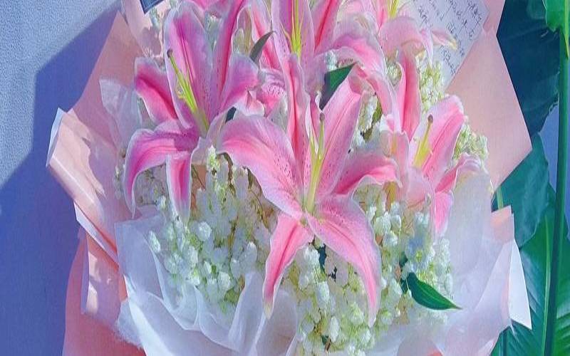 结婚纪念日送多少朵花合适（结婚纪念日送媳妇什么）