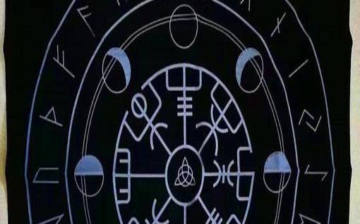 塔罗牌桌布黑色还是紫色（塔罗桌布摆放位置图）