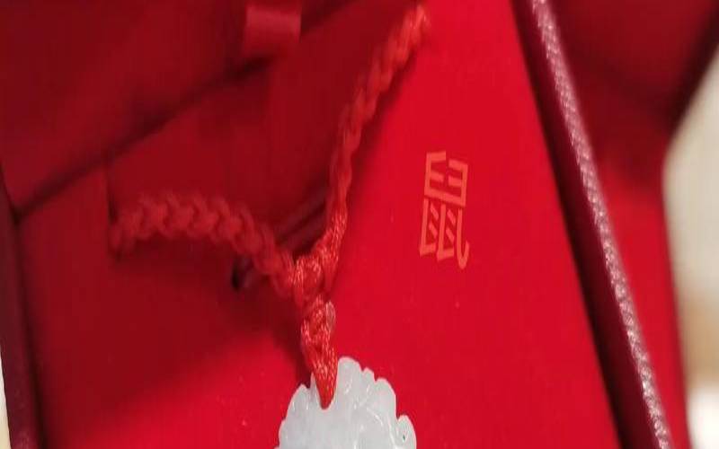 双子座属鸡2022年运势（生肖鸡适合佩戴什么翡翠）