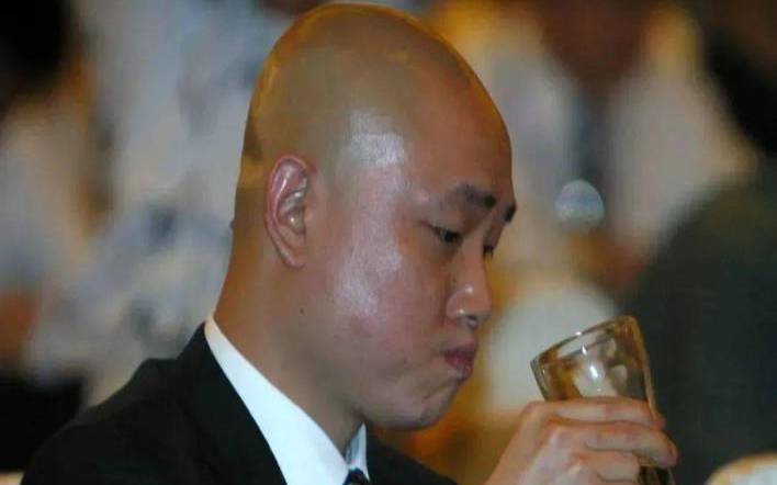 黄光裕准确的生辰八字（富豪的八字特征）